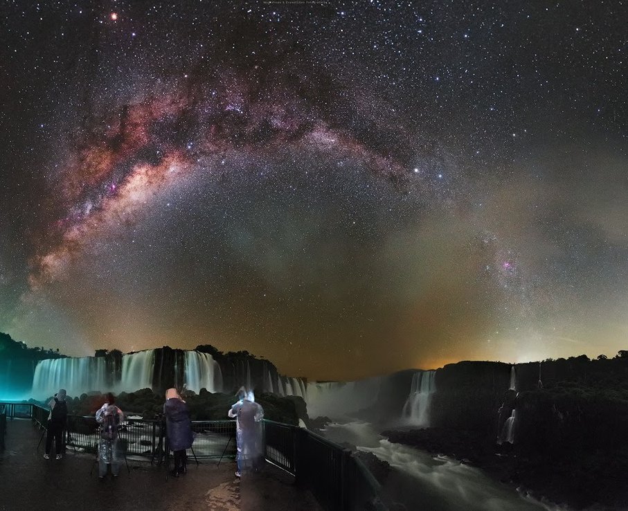 Cataratas do Iguaçu à noite