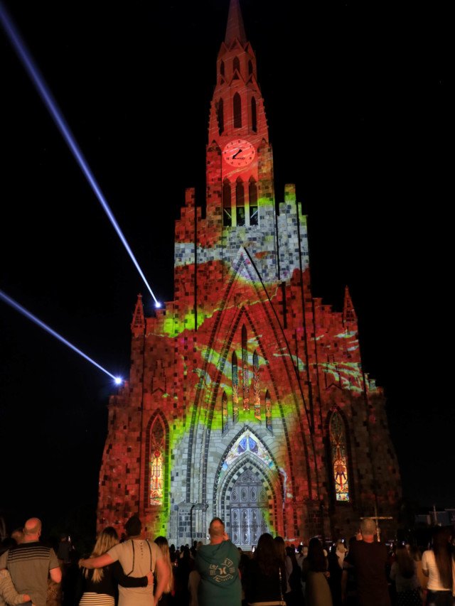 Show de luzes na Catedral de Canela, na Serra Gaúcha