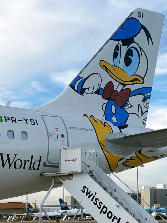 Conheça o avião da Azul inspirado no Pato Donald