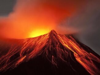 VOLC¡N TUNGURAHUA MANTIENE ACTIVIDAD Y EMANA MATERIAL INCANDESCENTE