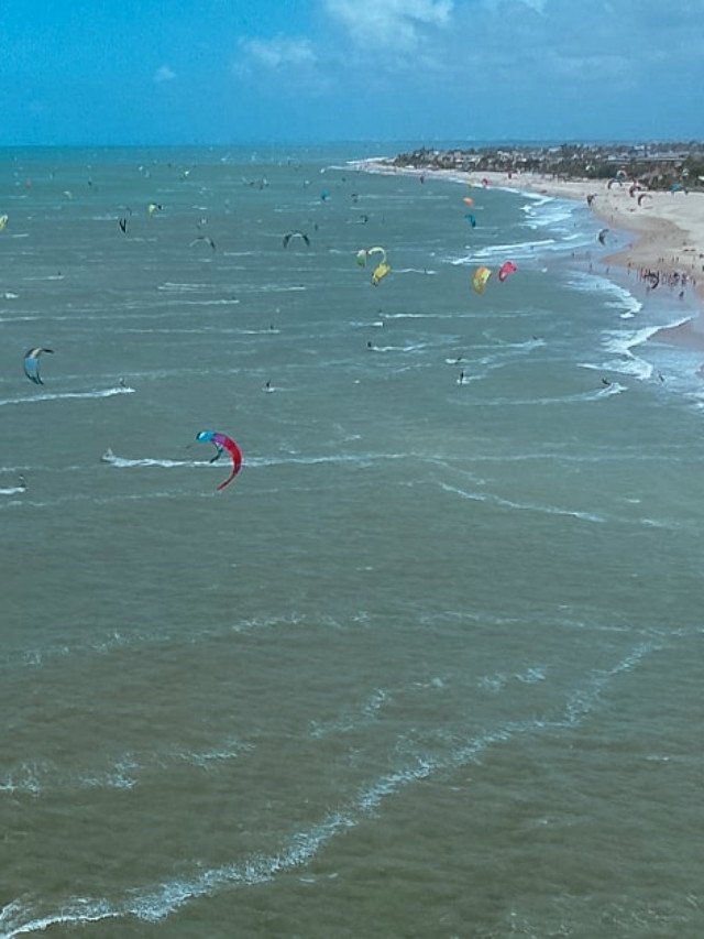 884 kitesurfistas garantem recorde na Praia do Cumbuco