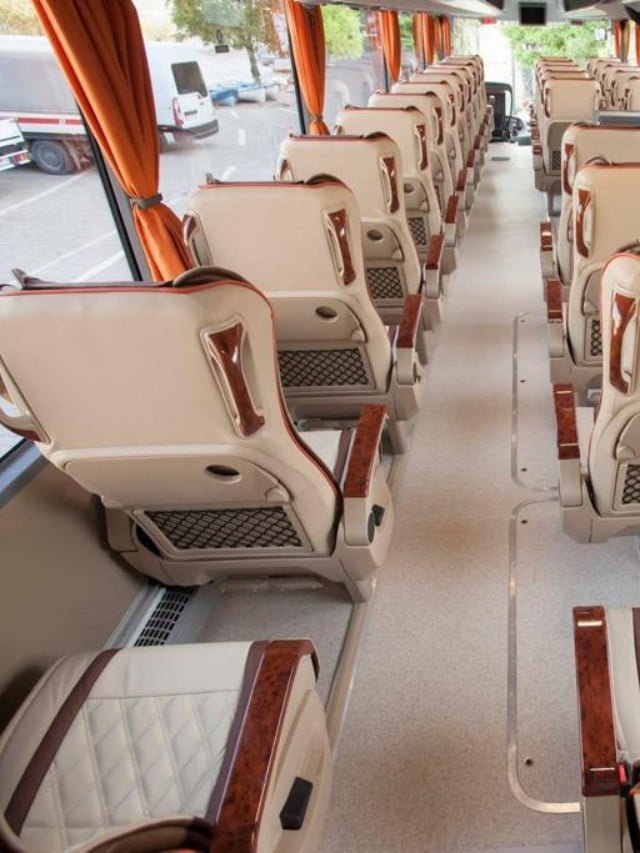 Viagem de ônibus passa por 22 países e roda 12 mil km