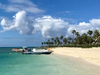 a boat docked near the seashore
