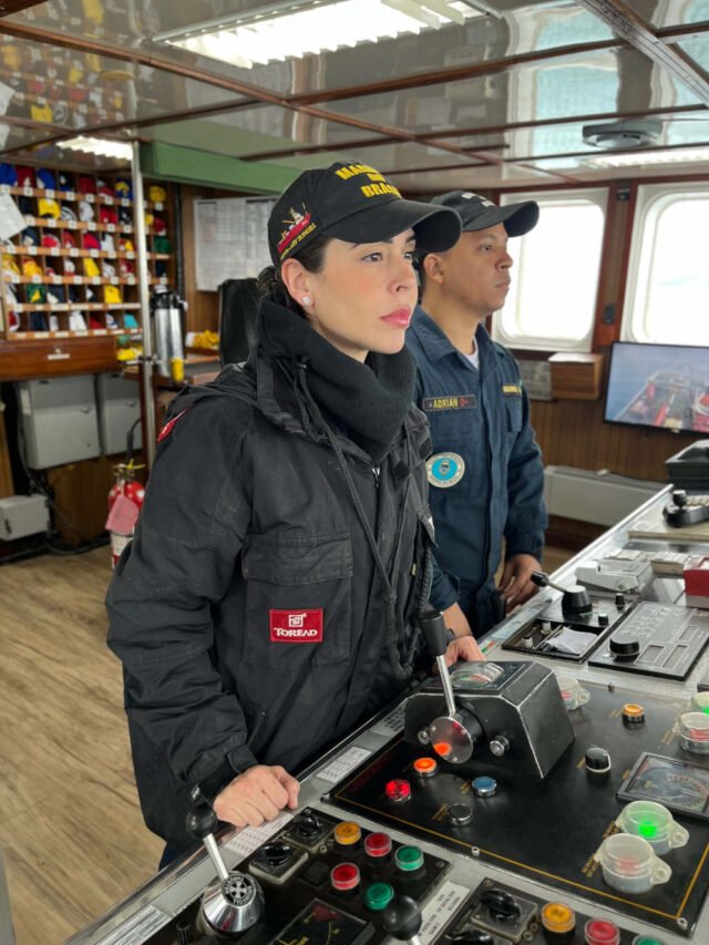 A 1ª brasileira a conduzir um navio da Marinha na Antártica
