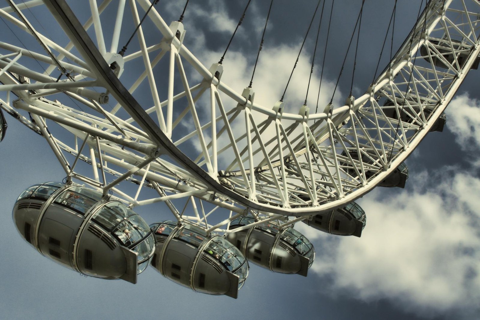 ferris wheel during daytime