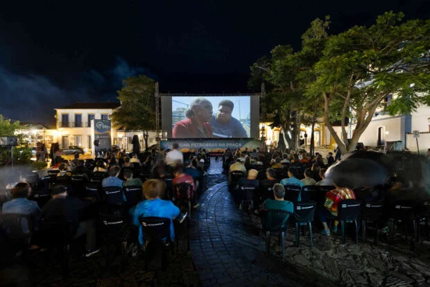 O atributo alt desta imagem está vazio. O nome do arquivo é Mostra-de-Cinema-de-Tiradentes-620x414.jpg